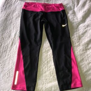 Nike Sri-fit capris work out pants medium